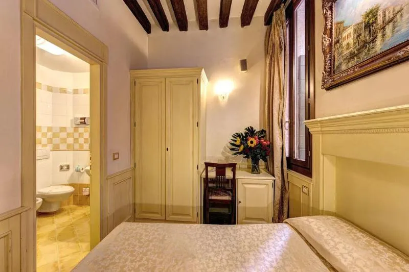 Room, Palazzo La Scala, Venice