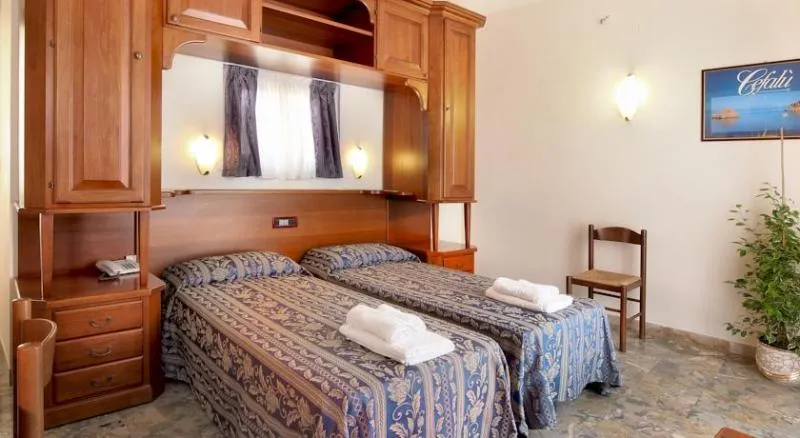 Double or Twin STANDARD Room, La Giara Hotel, Palermo