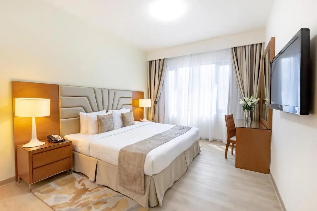 SUITE GRAND Room, Golden Sands 10, Dubai