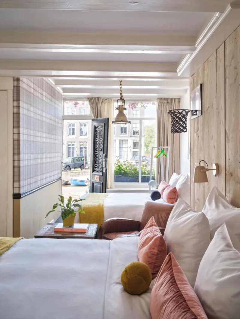 FAMILY ROOM STANDARD Room, Max Brown Htl Canal District, part of Sircle Colle, Amsterdam
