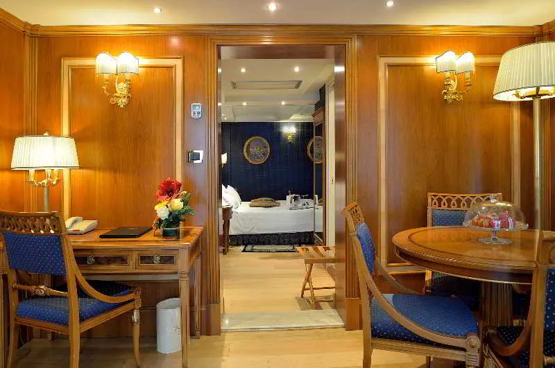 Room, Hotel Homs, Rome