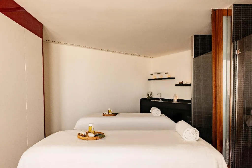 Sports and Entertainment, Hotel Colón Gran Meliá, Seville