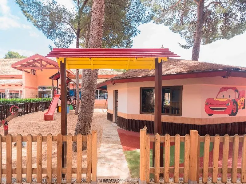 Sports and Entertainment, Green Garden, Majorca