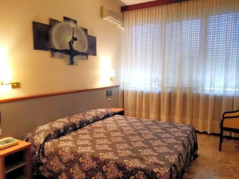 General view, H&L Hotel, Milan