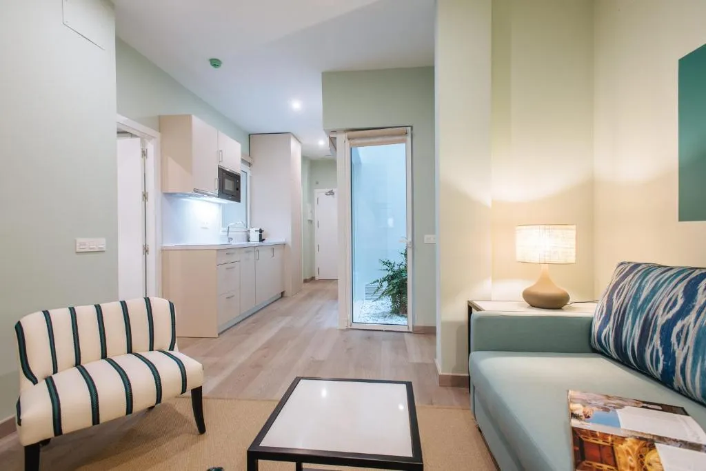APARTMENT CAPACITY 5 TWO BEDROOMS Room, Sercotel Sevilla Guadalquivir Suites, Seville