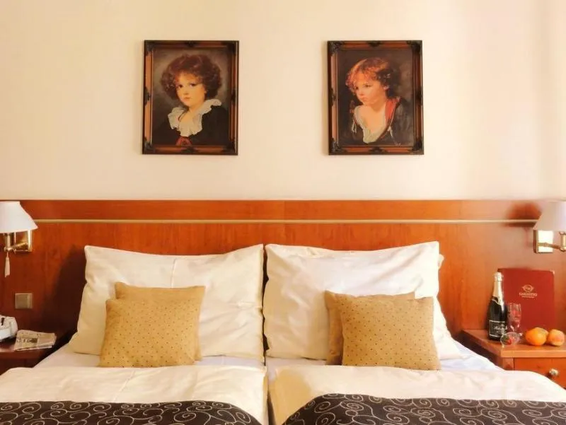 General view, Hotel Raffaello, Prague