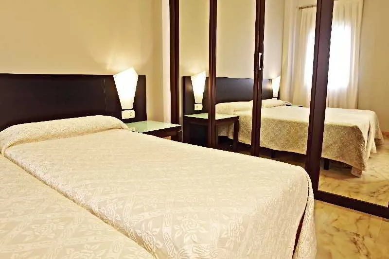 Room, Apartamentos Vértice Bib Rambla, Seville