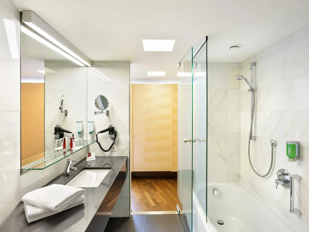 DOUBLE CLASSIC Room, Austria Trend Hotel Congress, Innsbruck