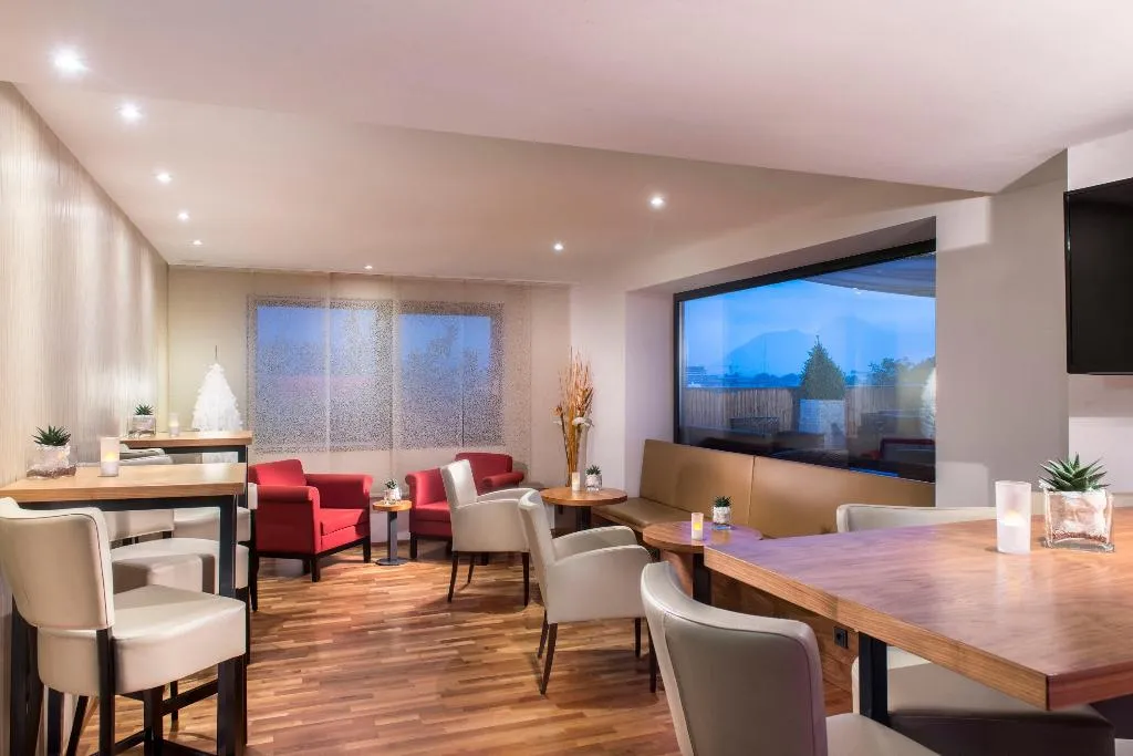 Bar, Radisson Blu Hotel & Conference Centre, Salzburg, Salzburg