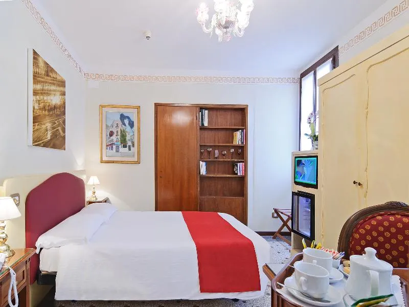 DOUBLE SINGLE USE STANDARD Room, La Fenice et des Artistes, Venice
