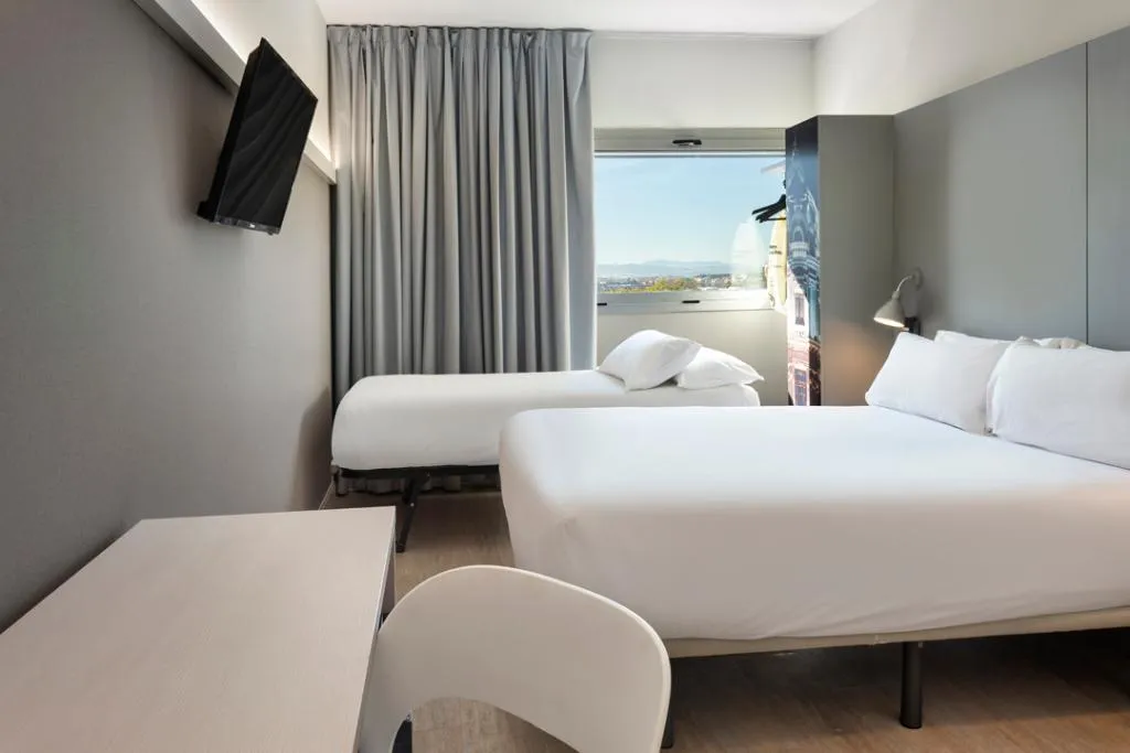 FAMILY ROOM STANDARD Room, B&B Hotel Valencia Aeropuerto, Valencia