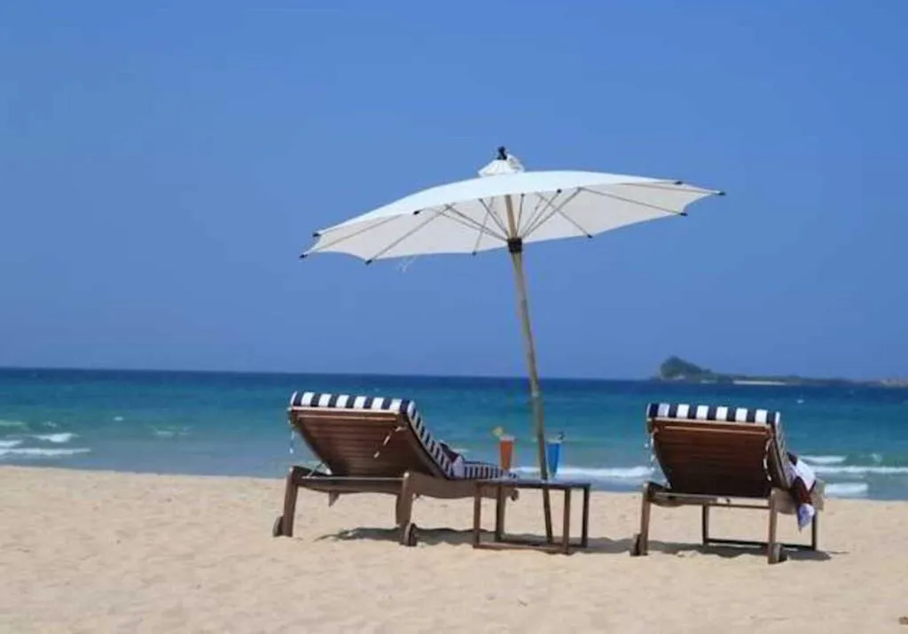 Beach, Anilana Nilaveli, Colombo