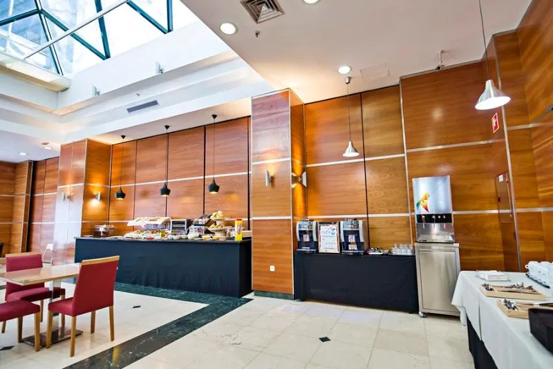 Restaurant, B&B HOTEL Madrid Aeropuerto T4, Madrid