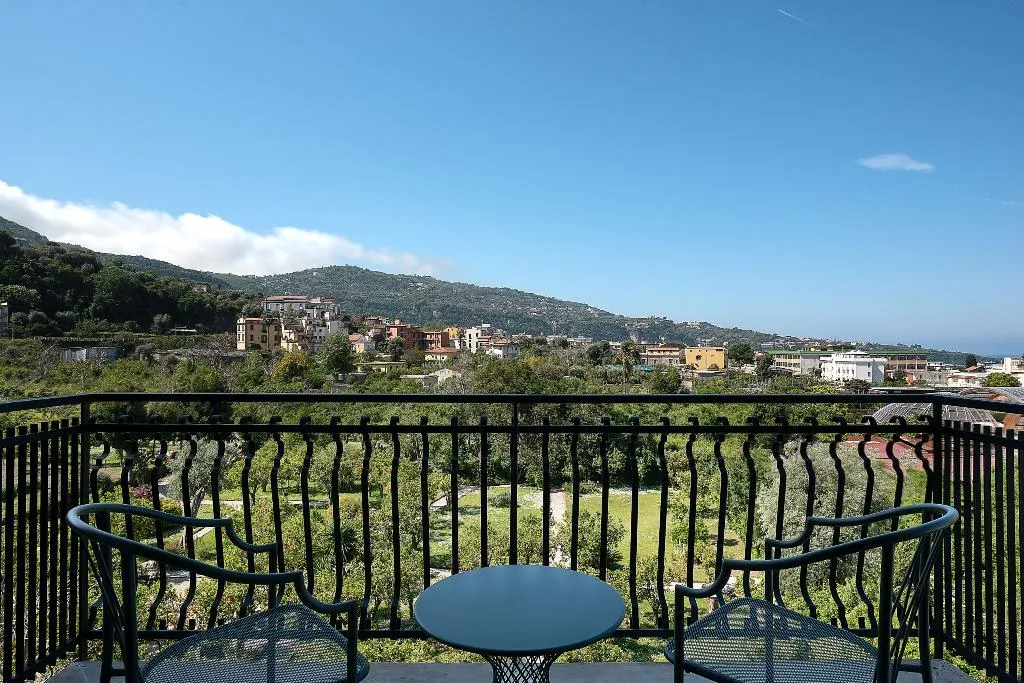DOUBLE GARDEN VIEW Room, Majestic Palace, Naples