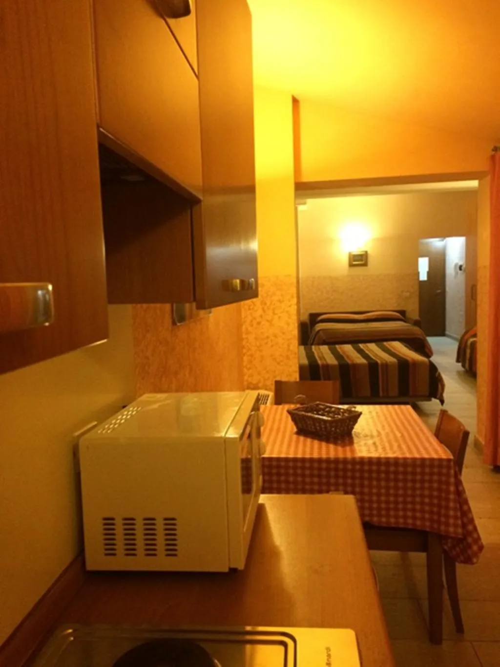 STUDIO CAPACITY 5 Room, Gemini City Centre Studios, Florence