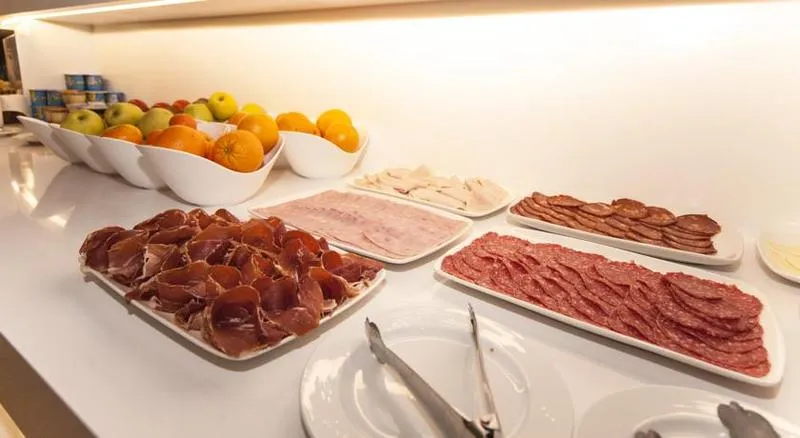 Restaurant, Carlos V, Madrid