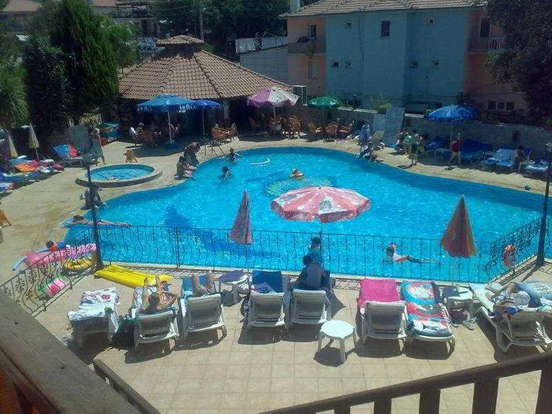 Terrace, Destan, Dalaman
