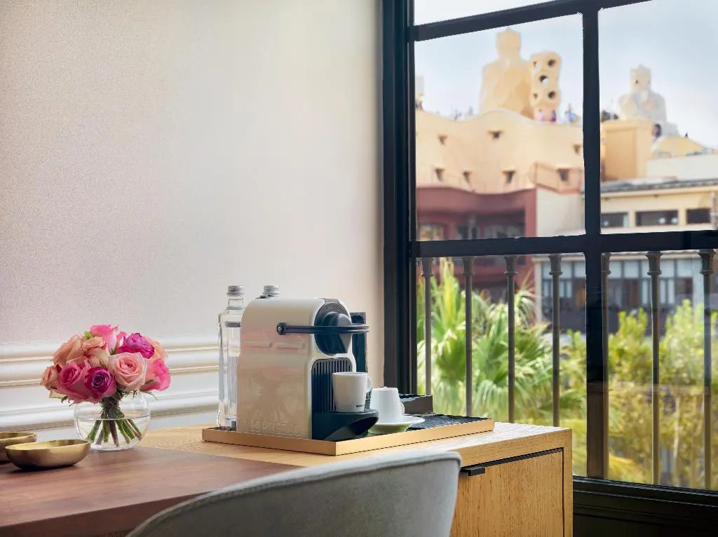 TRIPLE DELUXE GARDEN VIEW Room, H10 Casa Mimosa, Barcelona