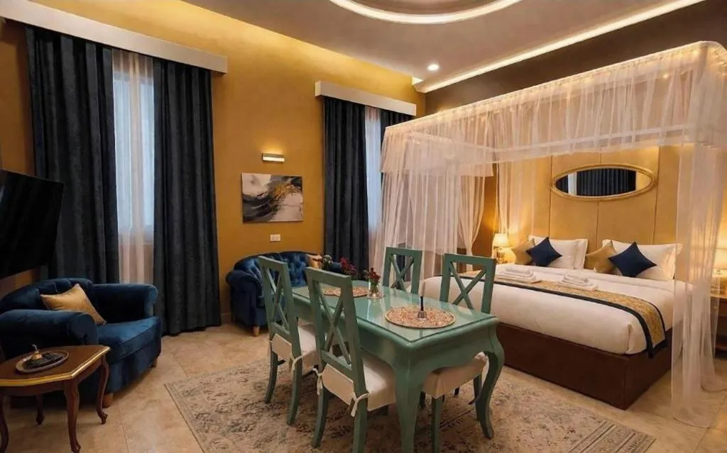 Room, Ga Plus, Cairo