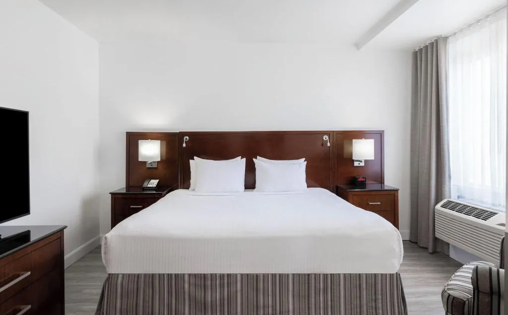 DOUBLE EXECUTIVE Room, Le Nouvel Hotel, Montreal, Quebec