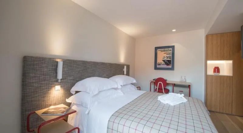 DOUBLE SUPERIOR CAPACITY 3 Room, The Editory House Ribeira Hotel, Porto