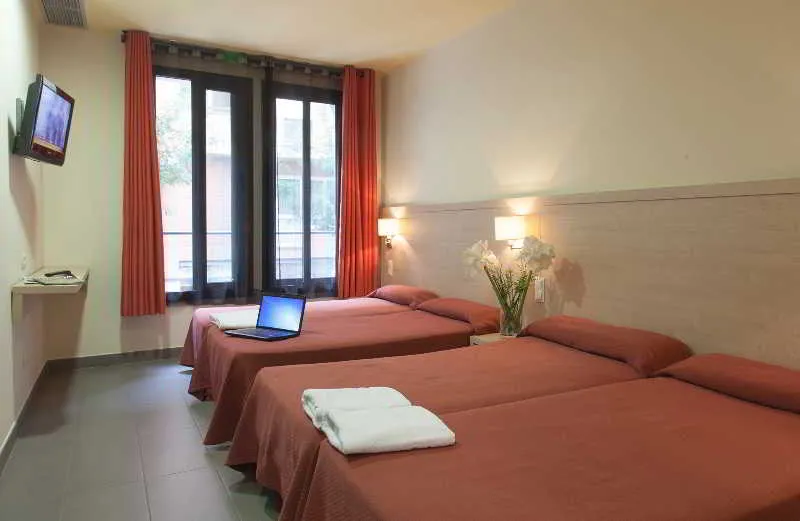 TRIPLE STANDARD Room, Residencia Erasmus Gracia, Barcelona