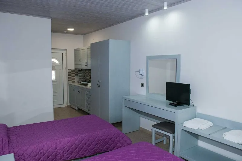 STUDIO CAPACITY 3 Room, Tom & John Center, Zante