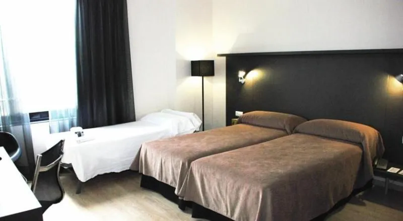 TRIPLE STANDARD Room, Hotel Alimara Barcelona, Barcelona