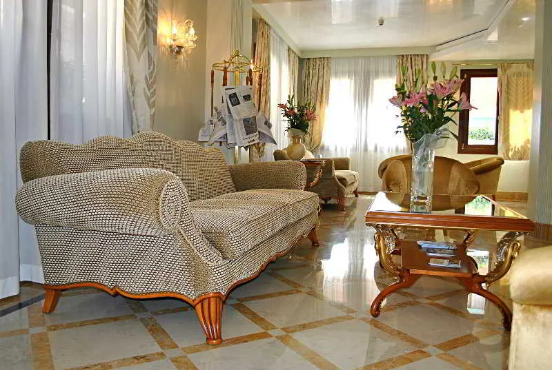Lobby, Carlton Capri, Venice