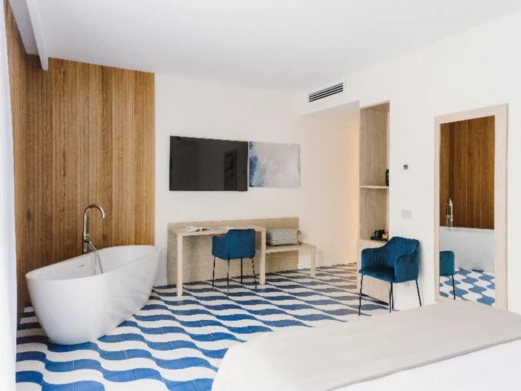 JUNIOR SUITE DELUXE Room, Rivage Hotel, Naples