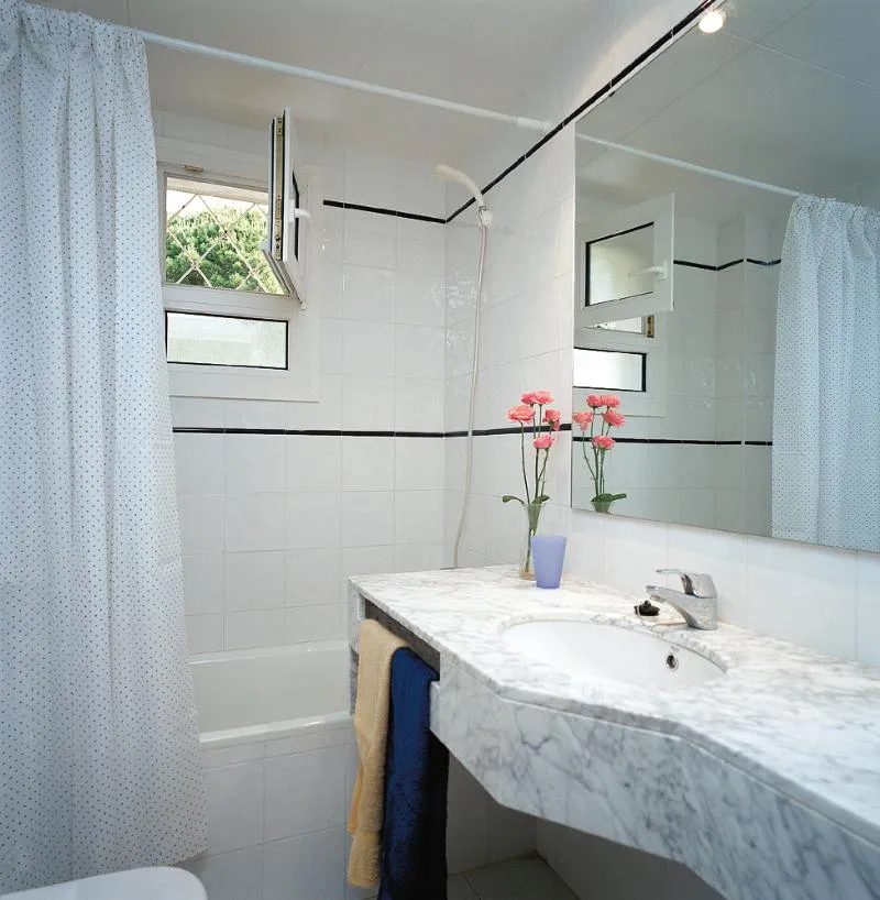 APARTMENT CAPACITY 4 TWO BEDROOMS Room, Albamar, Costa Brava
