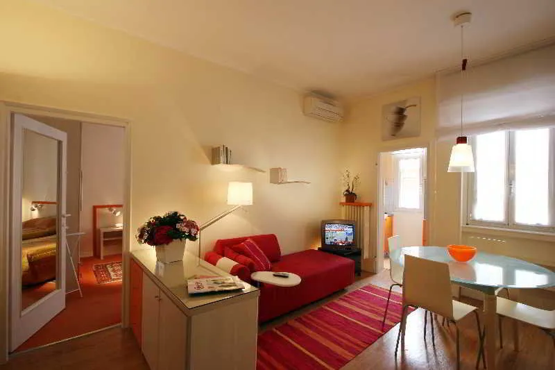 Room, Residence Pian della Nave, Milan