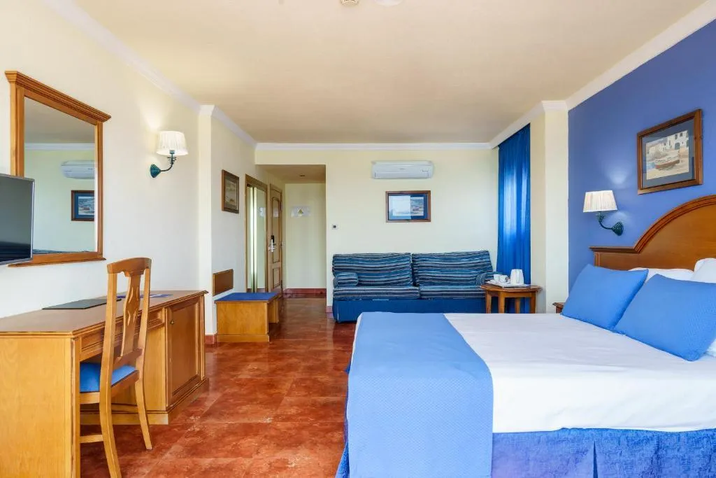 TRIPLE SUPERIOR Room, Isabel, Costa Del Sol