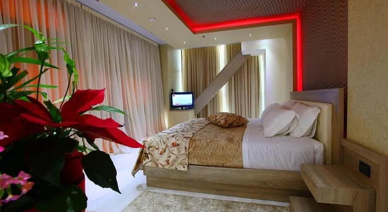 Room, Partner, Kavaje