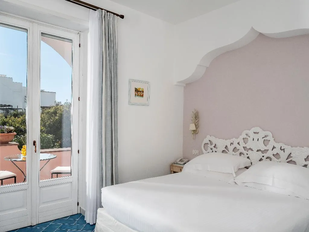 DOUBLE GARDEN VIEW WITH BALCONY Room, Casa Mariantonia, Naples