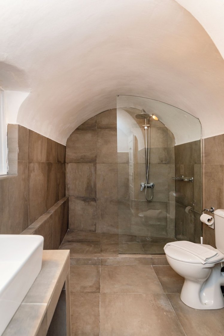 La Maltese Estate, Santorini