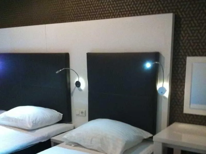 QUADRUPLE BASIC Room, Hotel Vossius Vondelpark, Amsterdam