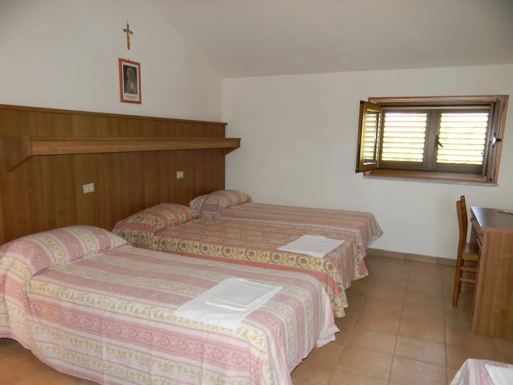 APARTMENT CAPACITY 4 Room, Oasi Madre Della Pace, Naples