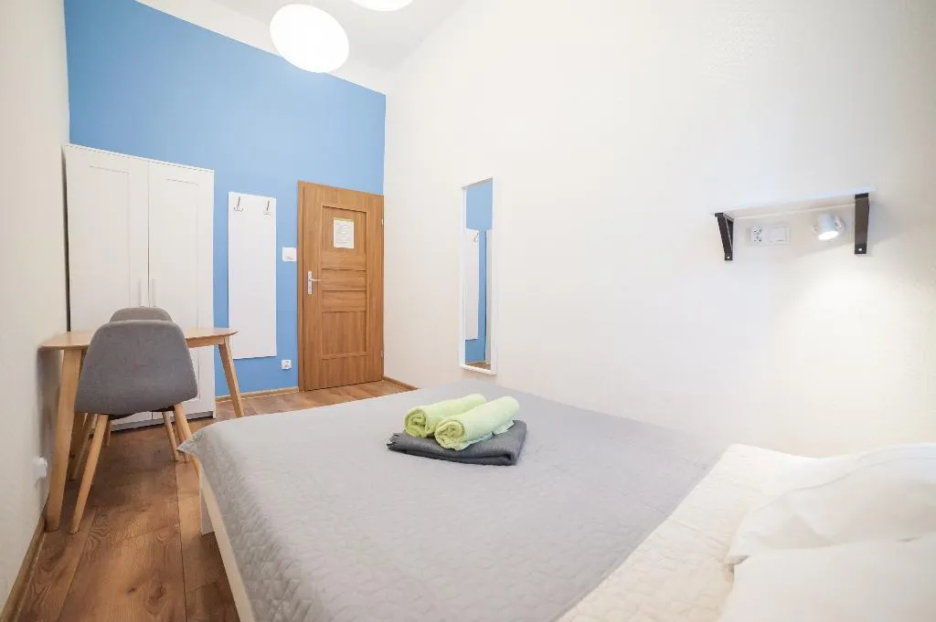DOUBLE WITH SHARED BATHROOM Room, Dizzy Daisy Hostel, Krakow