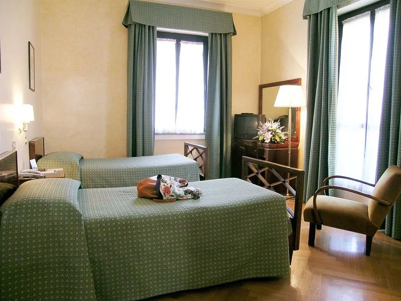 TRIPLE STANDARD Room, Bettoja Hotel Atlantico, Rome