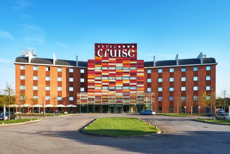 General view, Cruise, Milan