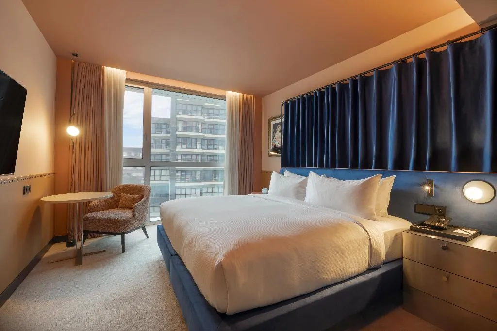Double or Twin DELUXE KING BED Room, Cenica Porto Hotel, Curio Collection By Hilton, Porto