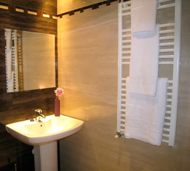 Room, KM1 San Bernardo Apartments, Madrid