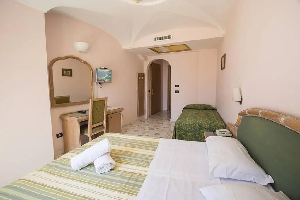 TRIPLE STANDARD Room, Terme Saint Raphael Hotel, Naples