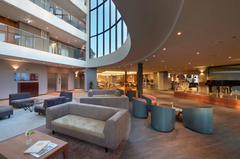 Lobby, Timbre Heroismo, Porto