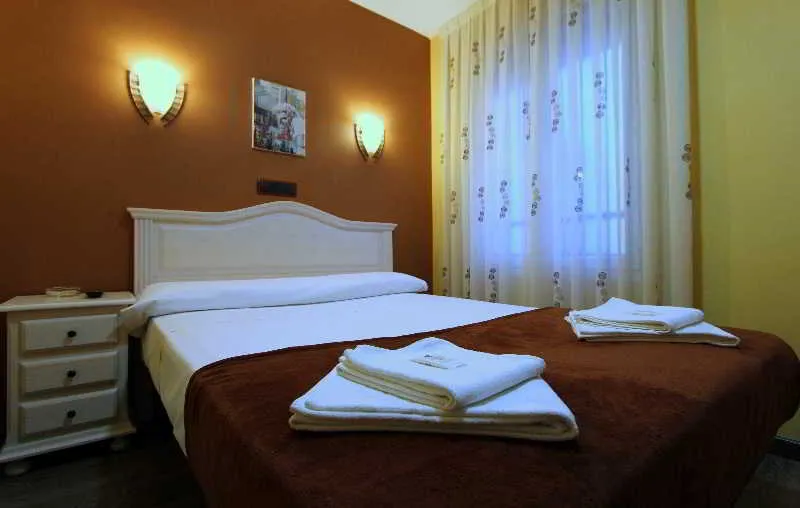 Room, Hostal Regio, Madrid