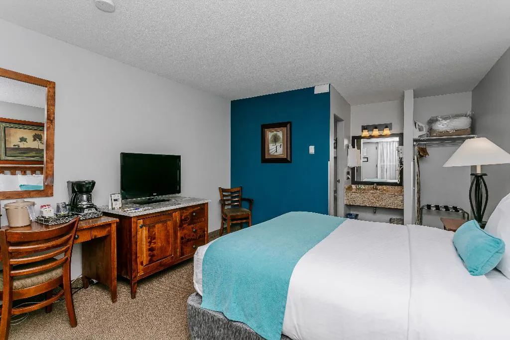 DOUBLE STANDARD Room, Tonquin Inn, Edmonton, Alberta