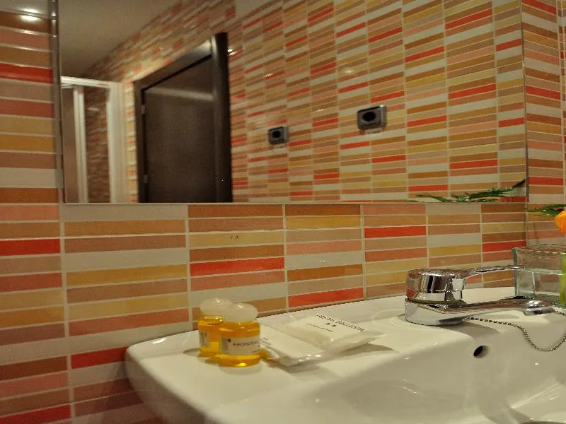 Room, Ballesta, Madrid