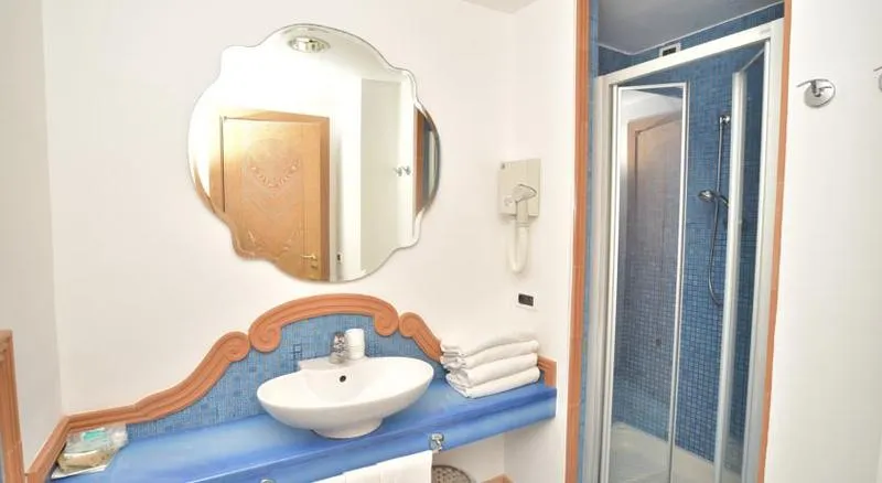 TRIPLE STANDARD Room, Albergo Italia, Naples