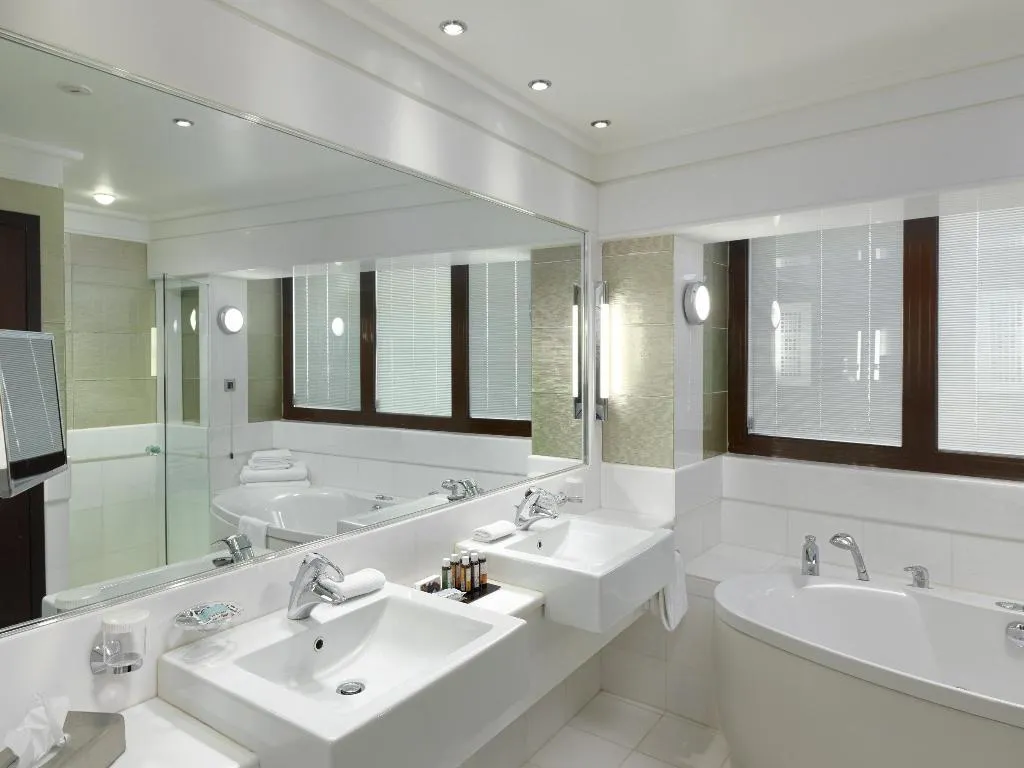 SUITE KING SIZE BED Room, Crowne Plaza Athens, Athens